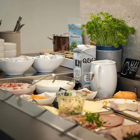 Alojamento de Acomodação e Pequeno-almoço Gaestehaus Gn8 3*